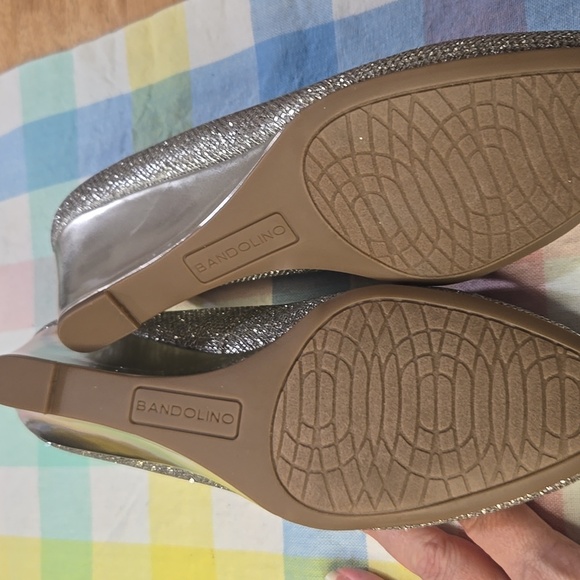 Bandolino women’s size 8 silver/champagne wedge formal party shoe NVTV 298 - Picture 5 of 7